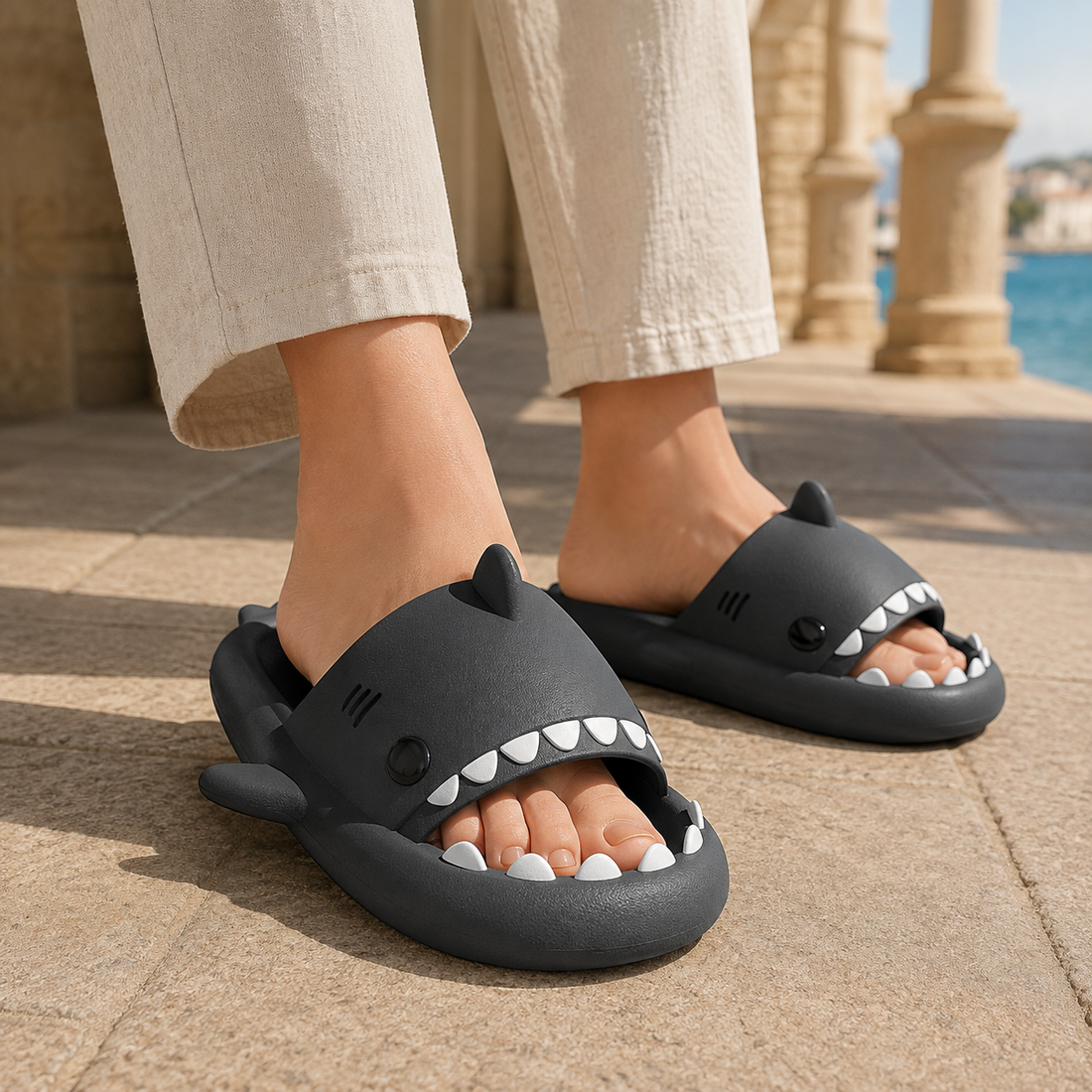 Roncalli Shark Slippers - Black